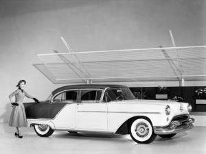 Oldsmobile Super 88 4-Door Sedan 1954 года
